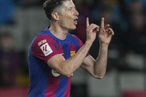 莱万好可怜，首个帽子后未被宣留队